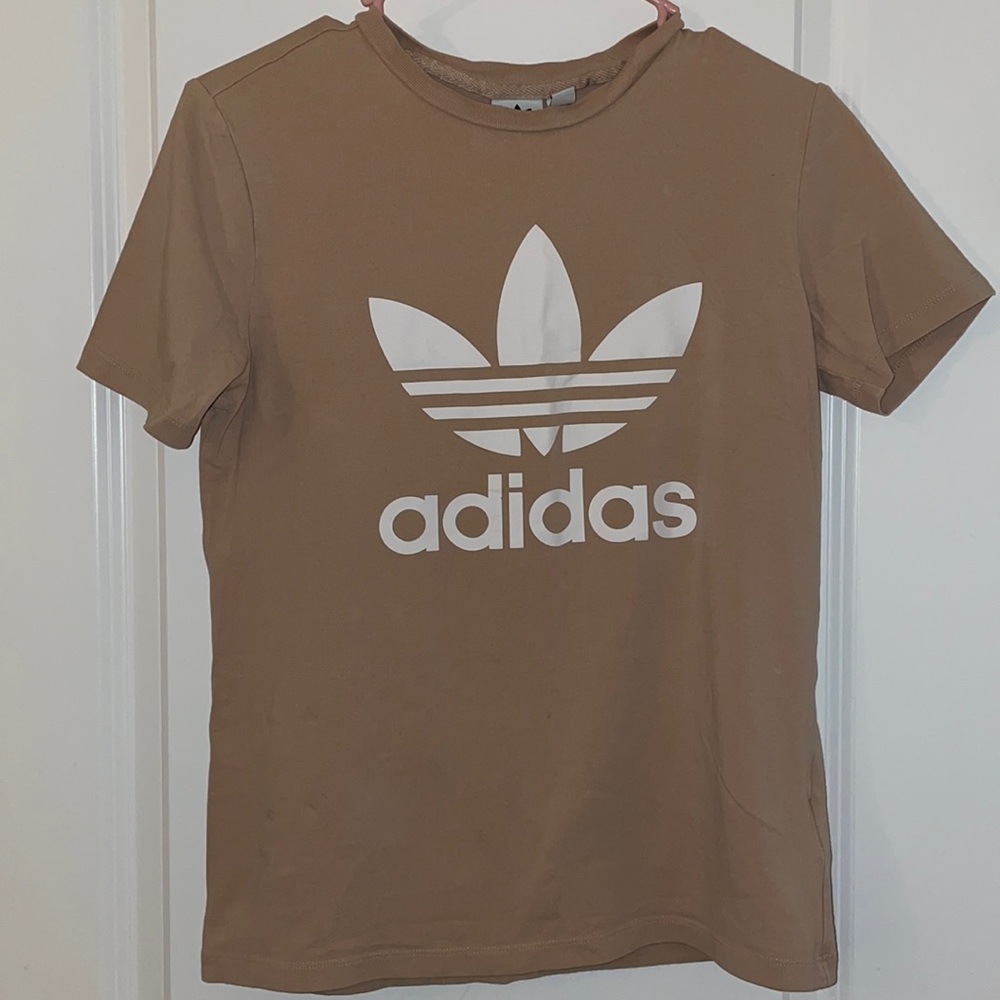 Beige adidas T-Shirt in good condition. Size Small